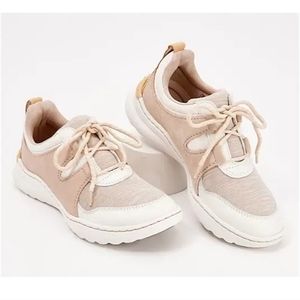 Clarks Collection Leather Sneakers - Teagan Lace women's Sand size 6 shoes